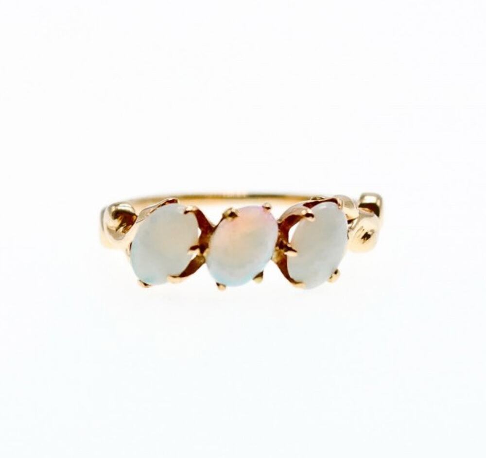 10K Yellow Gold Opal Ring Size 6